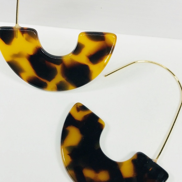 Tortoise and Gold Resin Drop Earrings - Picture 3 of 5